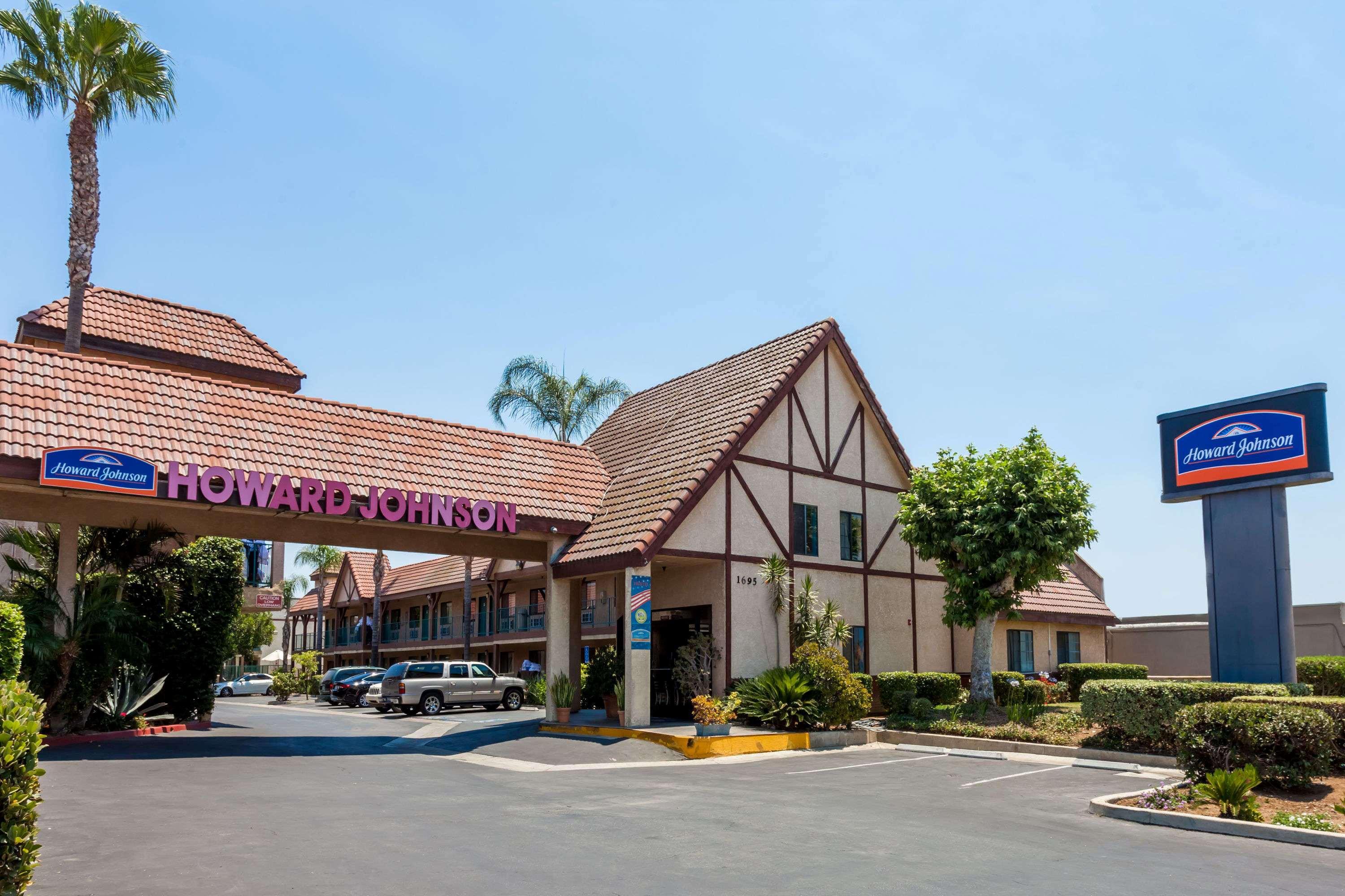Howard Johnson By Wyndham Norco Exteriér fotografie