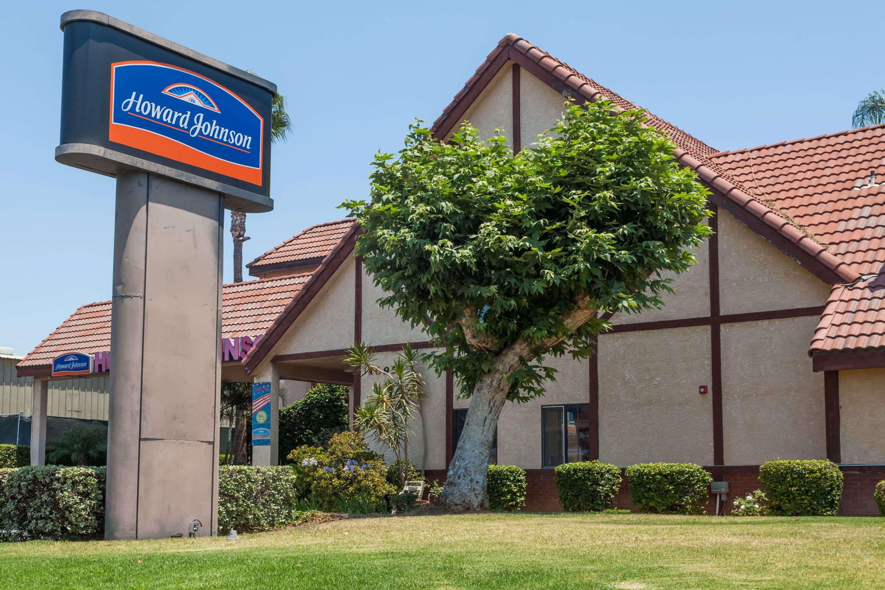 Howard Johnson By Wyndham Norco Exteriér fotografie