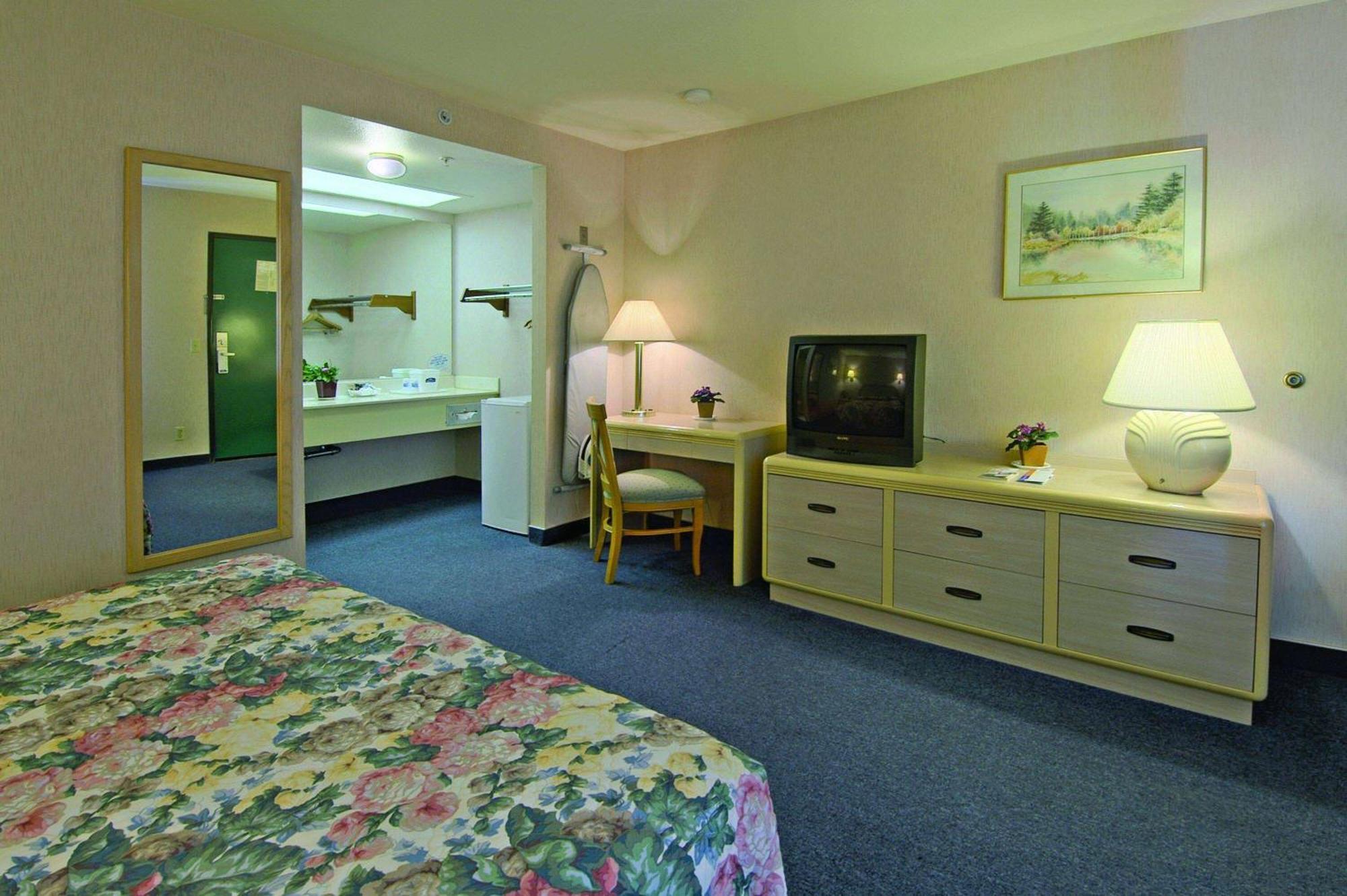 Howard Johnson By Wyndham Norco Exteriér fotografie