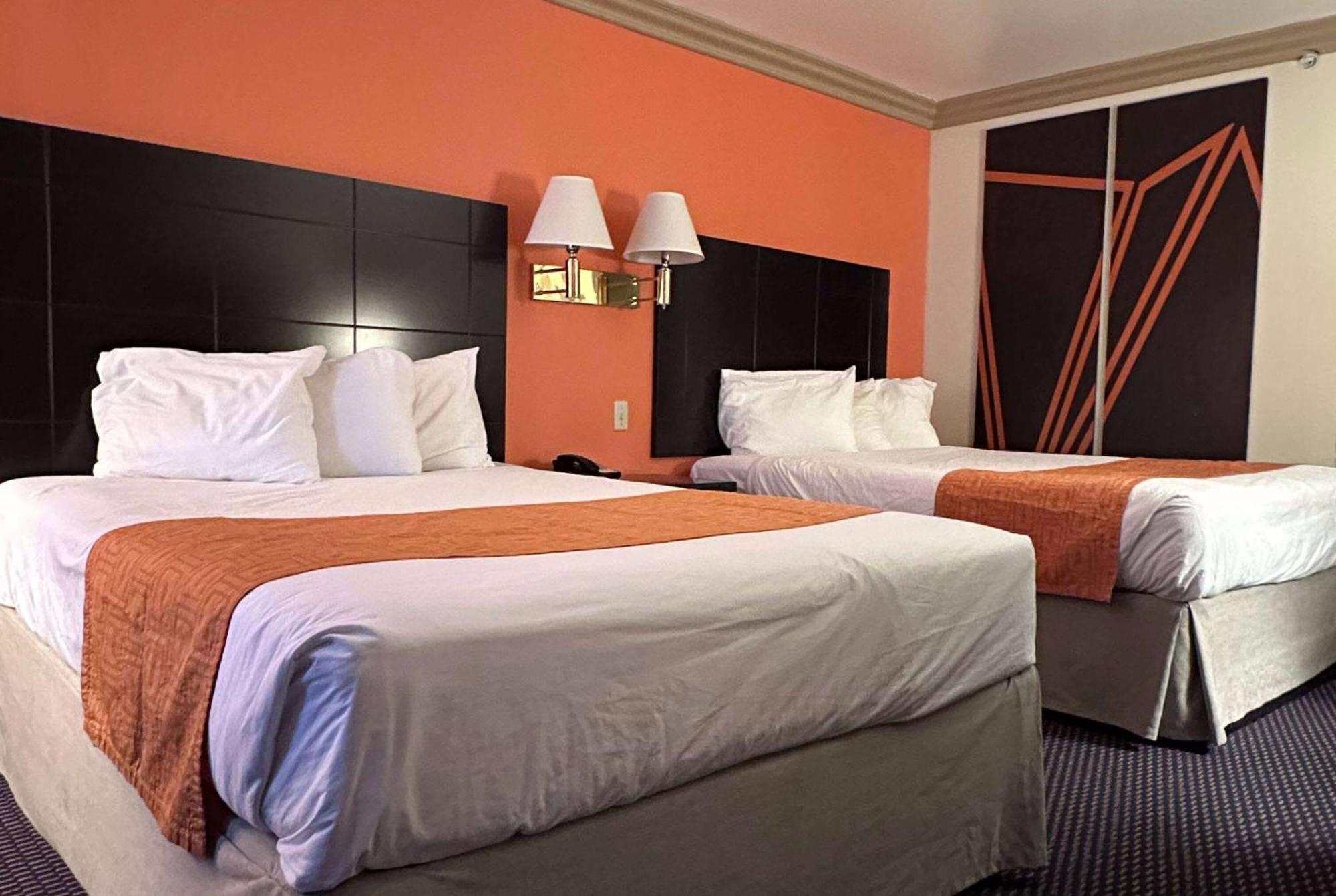 Howard Johnson By Wyndham Norco Exteriér fotografie